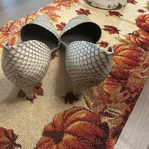 Vince Camuto Dress shoes worn 1 time for wedding. Size 61/2. - Picture 4 of 5